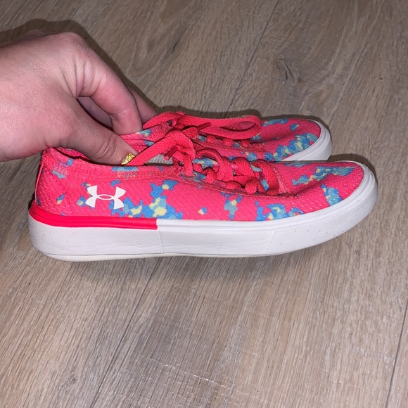 Under Armour neon pink turquoise floral girls 11 athletic shoes - Picture 3 of 7